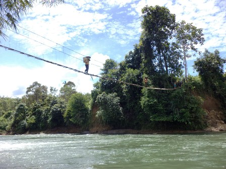 Kondisi Jembatan Gantung Memprihatinkan