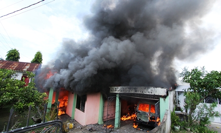 Rumah Ludes, Mobil dan Motor Terbakar