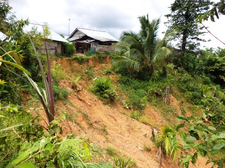 Ratusan Rumah Terancam Longsor