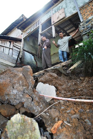 Longsor, Rumah 4 KK Warga Ujan Mas Rusak