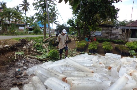 Truk Terbalik, 1 Desa Gelap Gulita