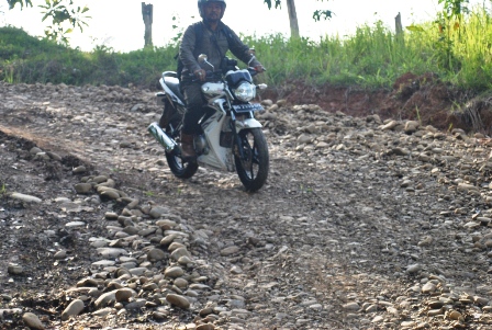 Jalan Gagal Dibangun, Warga Protes