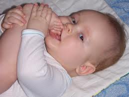 Kenapa Bayi Suka Gigit Jari