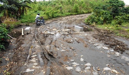 Keluhkan Jalan Licin