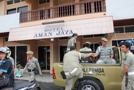 Razia Hotel dan Pedagang Buah