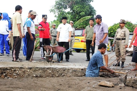 Turba, Walikota Bersihkan Gorong-gorong