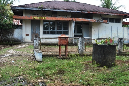 Kantor Pos Kota Padang Kumuh dan Rusak