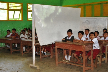 Ruang Kelas Dibatasi Triplek