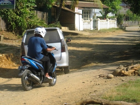 Jalan Provinsi Makin Rusak