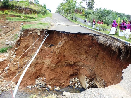 Dipasang Jembatan Bely