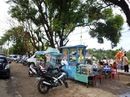 Pedagang Alun-alun Ditertibkan