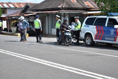 Polisi Razia Dekat Sekolah