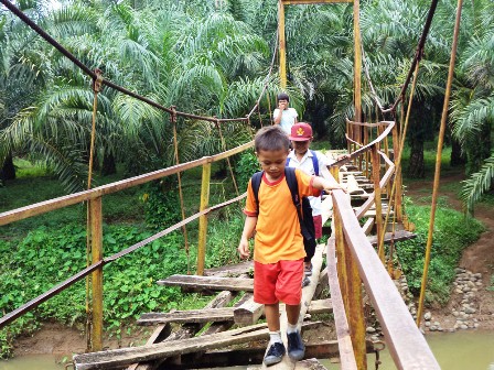 Jembatan Air Padang Rusak Parah