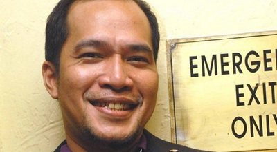 Ricky Jo Dikubur di Dekat Makam Ayahnya yang Wafat Bulan Lalu