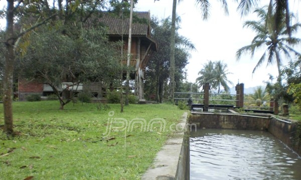 Vila Djoko Susilo di Bogor Seluas Dua Kampung