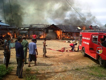 Puluhan Lapak Terbakar