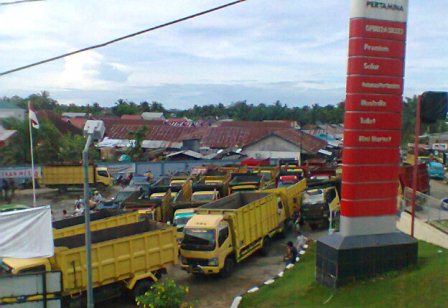 Jalur SPBU Macet