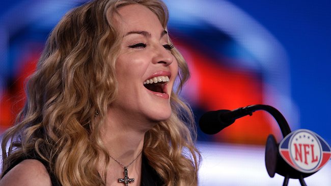 Madonna Sumbangkan Lukisan demi Bantu Kaum Perempuan