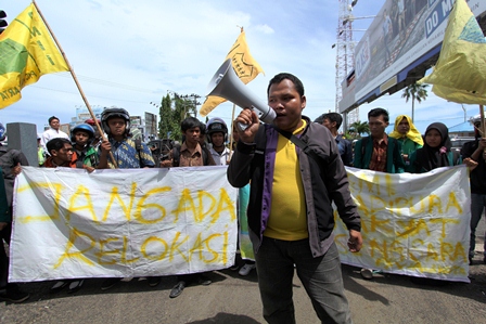 Mahasiswa Kepung Kantor Walikota