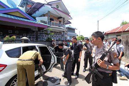 Anak dan Istri Kr Masih Ditahan