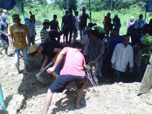 Tiga Korban Muara Rupit Membara Dimakamkan Satu Liang