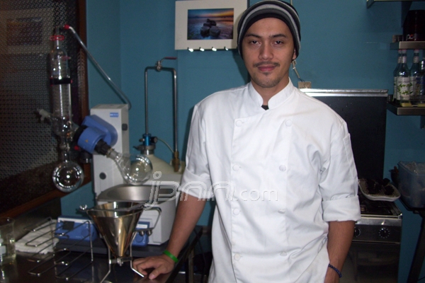 Adrian Ishak, Satu-satunya Chef Molecular Gastronomy di Indonesia