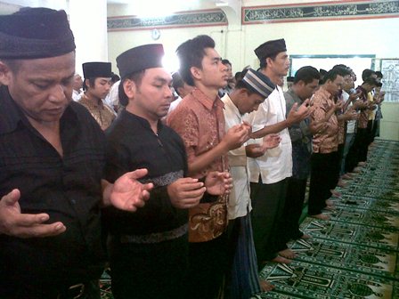 Salat Ghaib untuk Ustad Jefri