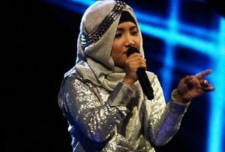 Pakai Koleksi Uje Butik, Fatin Keren Sekali