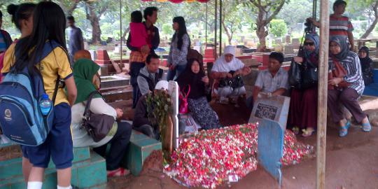 Dari Pekalongan, Australia hingga Hong Kong ziarah ke makam Uje