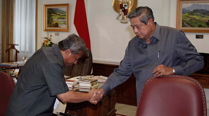 Lapor ‘Kekacauan’ UN, M Nuh Tertunduk Depan SBY