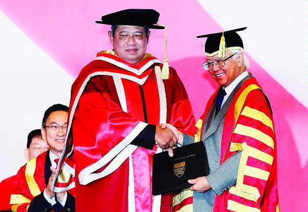 Presiden SBY Genggam 7 Gelar Honoris Causa