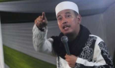 Ustad Uje-Bupati Lebong Cabut Umroh Gratis BE