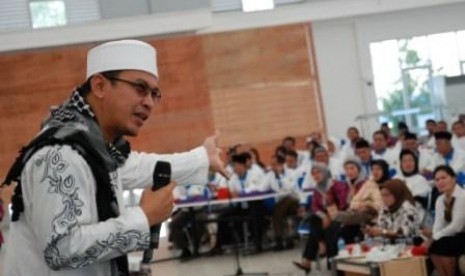 Uje Dinilai Mampu Sajikan Agama Secara Populer