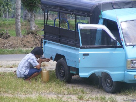 Ada Angkot Jualan Bensin