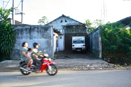 Rampok Masuk Langsung Todongkan Senpi