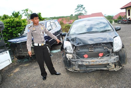 Yaris vs Kijang, Polisi Luka-Luka