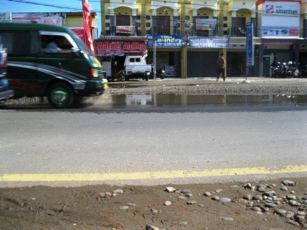 Jalan Kalimantan Tergenang Air