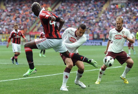 Gol Tunggal Balotelli Menangkan Milan