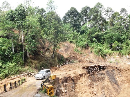 Jalan Manna – Tanjung Sakti Bisa Dilewati