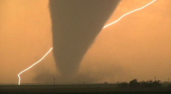 Tornado Ngamuk di Oklahoma, 37 Orang Tewas