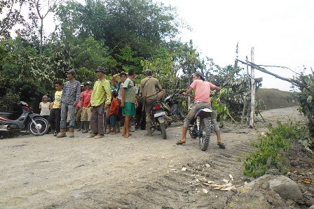 Sungai Tercemar, Warga Demo