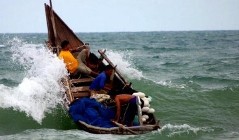 Seribuan Nelayan Terjebak di Tengah Laut