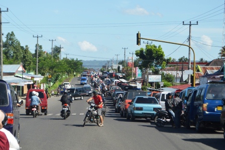 SPBU Dipenuhi Pengunjal