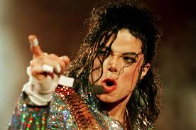 Peringati 4 Tahun, Ribuan Mawar Penuhi Makam Michael Jackson