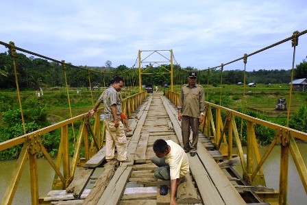 Demi Listrik, Rehab Jembatan