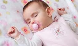 Bayi Tidur Pakai Guling, Bolehkah?