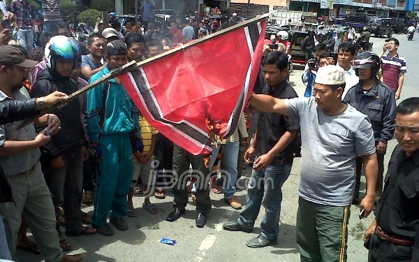 Aceh Memanas, Bendera Bulan Bintang Dibakar