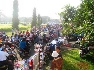 Pasar Kaget di Taman Santoso Lagi