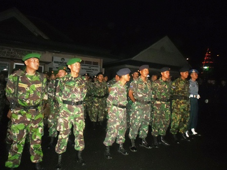 Pasar Subuh Dikepung Aparat