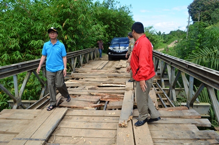 Gubernur Tinjau Jembatan  Lubuk Pendam